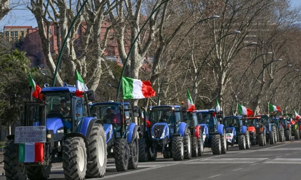 Αγανακτισμένοι οι αγρότες και κτηνοτρόφοι στην Σαρδηνία-Η Μελόνι αρνείται να τους συναντήσει